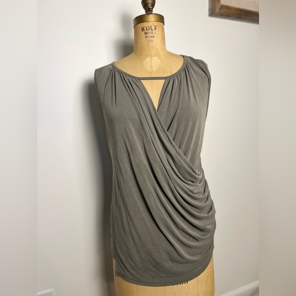 Anthropologie gray/green sleeveless top with gathering on side details medium